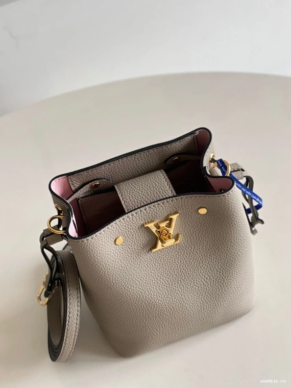 WIS BUCKET VUITTON LOUIS NANO LOCKME 0716